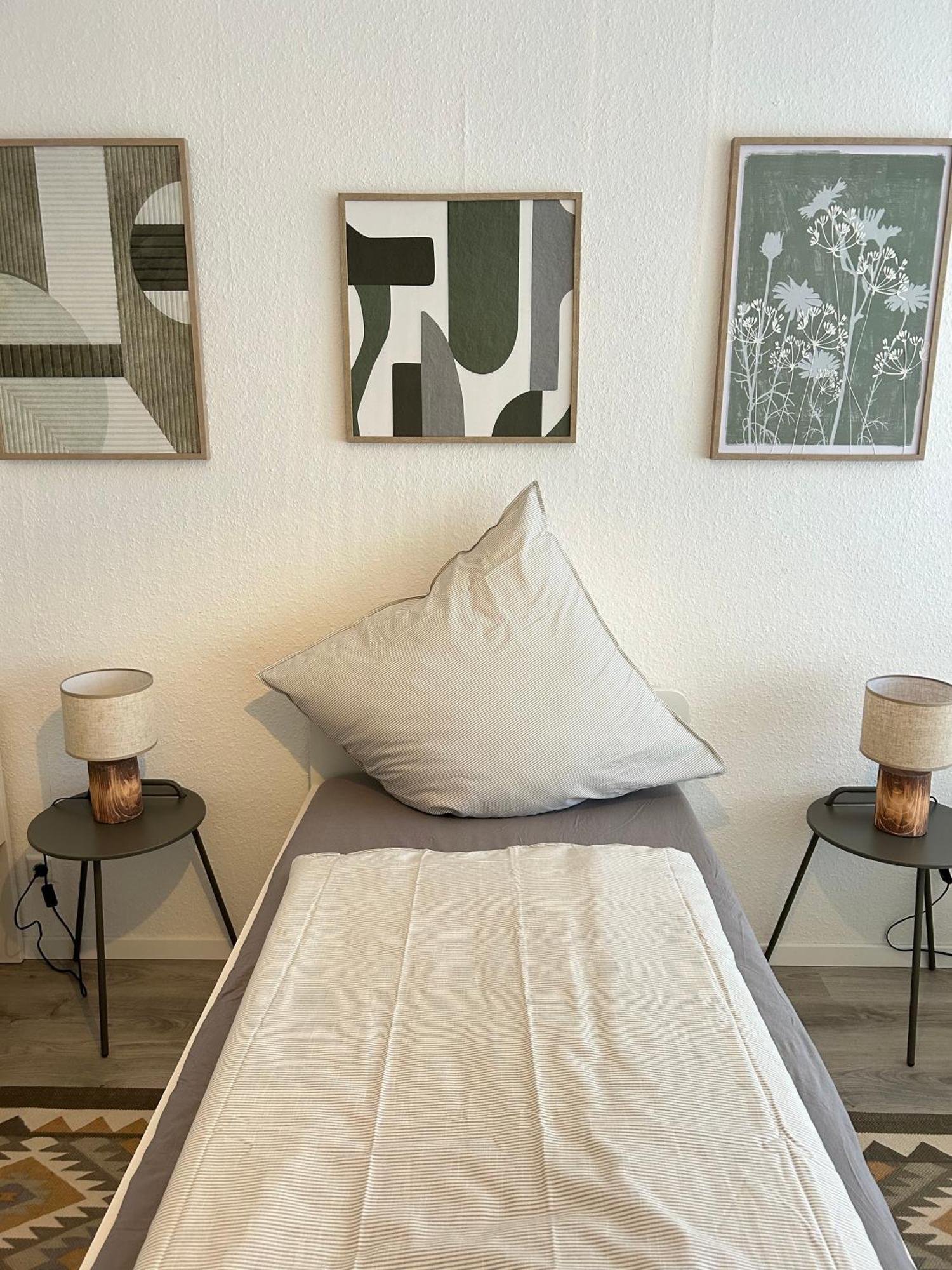 Modernes Designer-Apartment Fuer 7 Gaeste - 80Qm In Zentraler Lage, Self-Check-In Karlsruhe Exterior foto